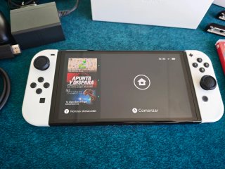 Nintendo Switch OLED + Mario Kart 8 Deluxe