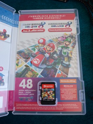 Nintendo Switch OLED + Mario Kart 8 Deluxe
