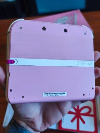Nintendo 2DS Rosa en caja con cargador y lápiz