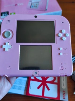 Nintendo 2DS Rosa en caja con cargador y lápiz
