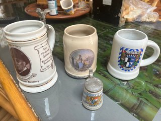 Diversi bicchieri da birra tedeschi decorativi in vendita