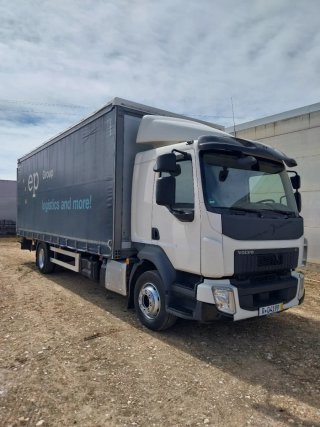 Camion rígido volvo fl 210 con trampilla