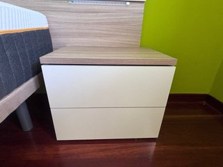 Mesitas de noche 2 cajones beige y madera 2 pzas