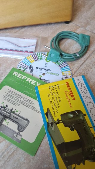 Máquina de coser Refrey VZ