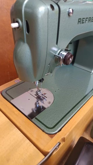Máquina de coser Refrey VZ
