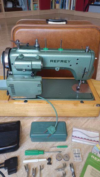Máquina de coser Refrey VZ