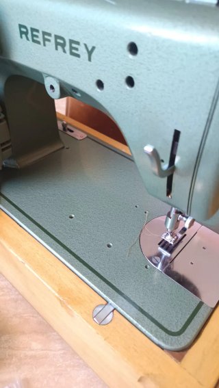 Máquina de coser Refrey VZ