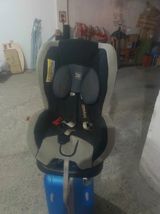 Silla de coche Babyauto gris y negra