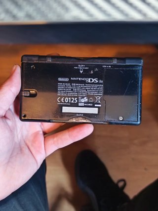 Nintendo DS Lite Negra con cargador y lápiz