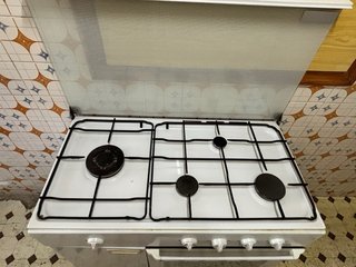 Cocina de Gas TIMSHEL Blanca con Horno