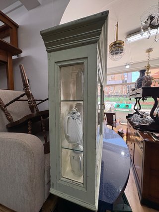 Vitrina expositora de madera y cristal