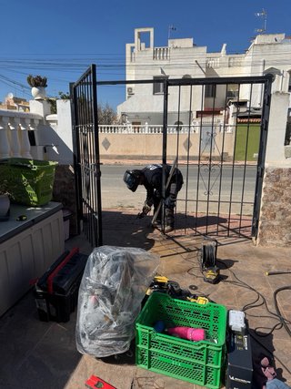 Puerta y reja metálica a medida