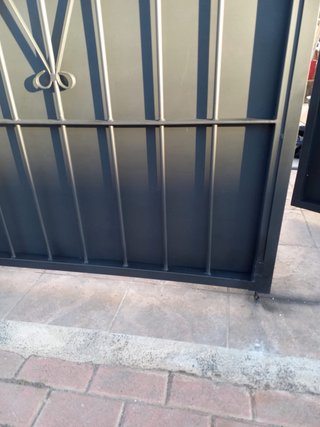 Puerta y reja metálica a medida
