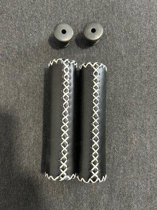 Grips Bici Cuero Negro Costura Blanca