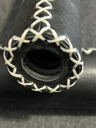 Grips Bici Cuero Negro Costura Blanca