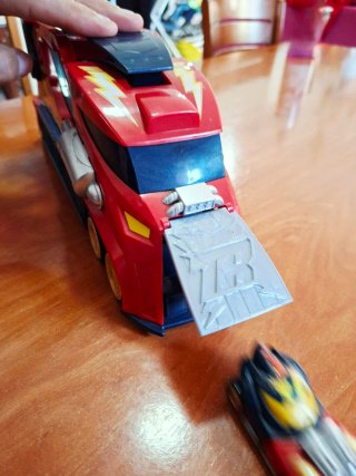 T-Racers Mix 'N Race Camión Trueno