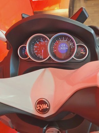SYM Joymax 125i Maxi Scooter Blanca
