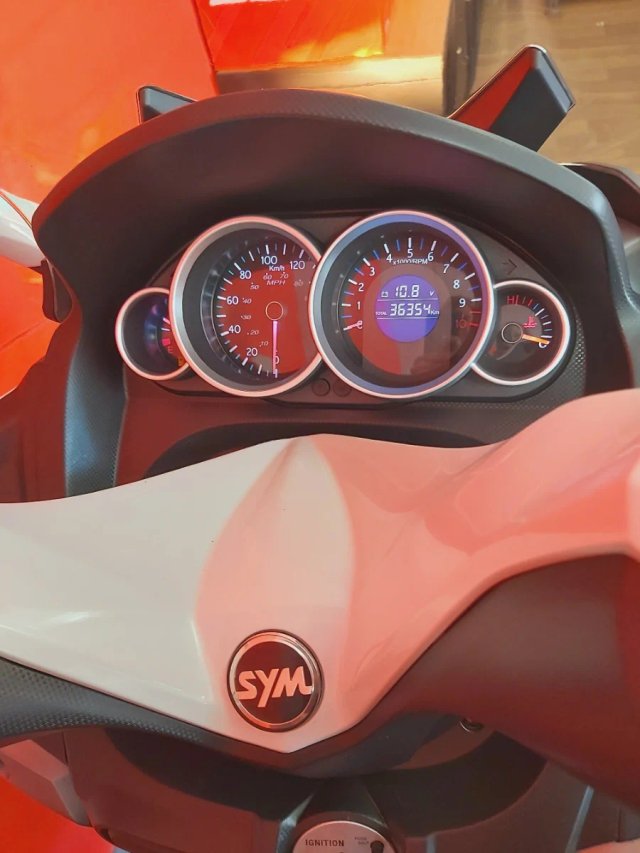 SYM Joymax 125i Maxi Scooter Blanca
