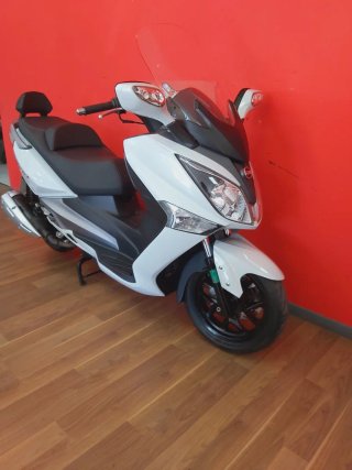 SYM Joymax 125i Maxi Scooter Blanca
