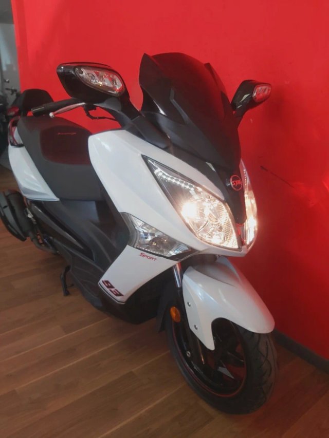 SYM Joymax 125i Maxi Scooter Blanca