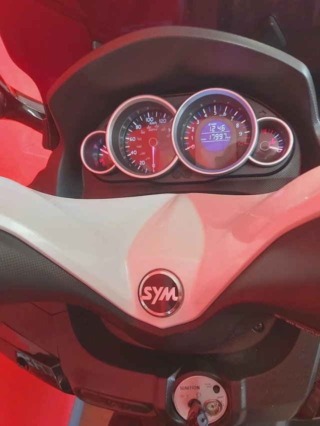 SYM Joymax 125i Maxi Scooter Blanca