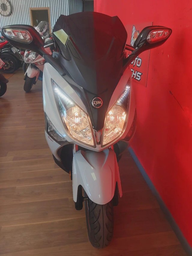 SYM Joymax 125i Maxi Scooter Blanca
