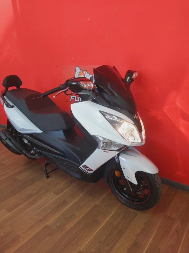 SYM Joymax 125i Maxi Scooter Blanca