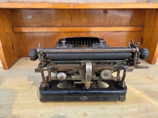Antigua máquina de escribir Kanzler 1