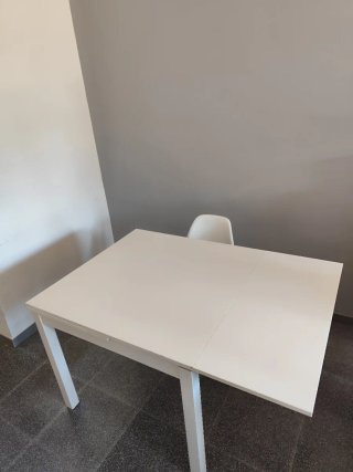 Mesa extensible Ikea BJURSTA + 4 sillas Nórdico.
