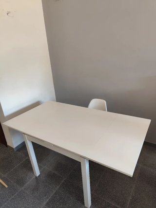 Mesa extensible Ikea BJURSTA + 4 sillas Nórdico.