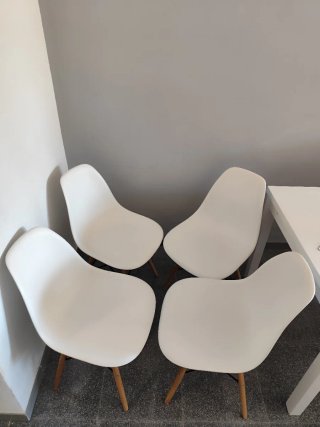 Mesa extensible Ikea BJURSTA + 4 sillas Nórdico.