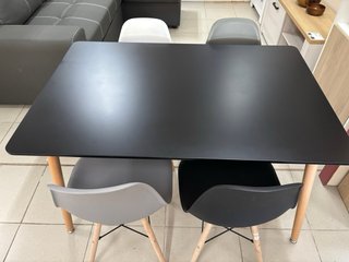 Mesa y 4 sillas comedor