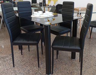 Mesa ̈ comedor + ̈4 ̈ sillas, Cómodas. !En Oferta¡
