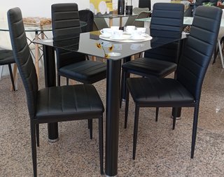 Mesa ̈ comedor + ̈4 ̈ sillas, Cómodas. !En Oferta¡