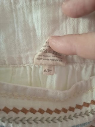 Top de criança com bordado