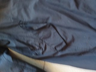 Impermeable negro con capucha