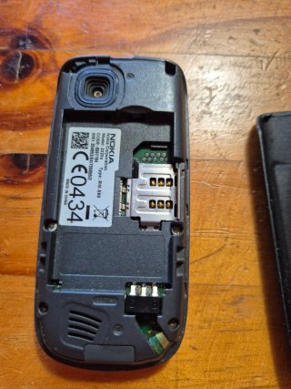 Nokia 2220s Rosa SIN BATERIA