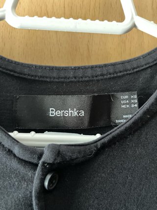 Camisa Bershka Negra Botones Logo B