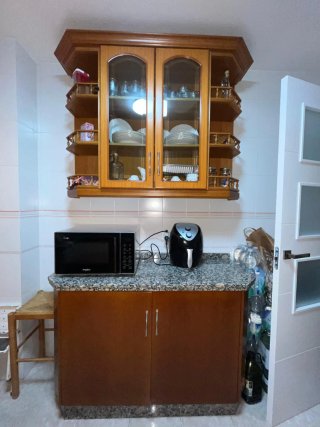Mueble de cocina con encimera de mármol