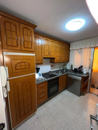 Mueble de cocina con encimera de mármol