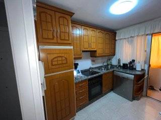 Mueble de cocina con encimera de mármol