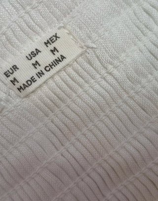 Top Bershka blanco sin tirantes