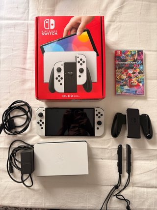 Nintendo Switch OLED + Mario Kart 8 Deluxe
