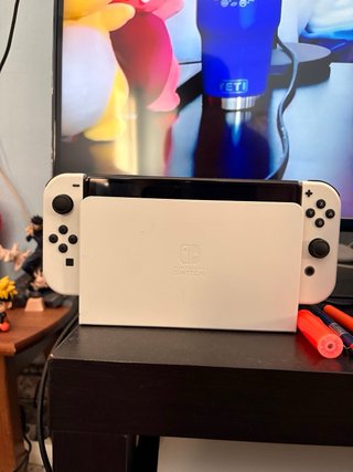 Nintendo Switch OLED + Mario Kart 8 Deluxe