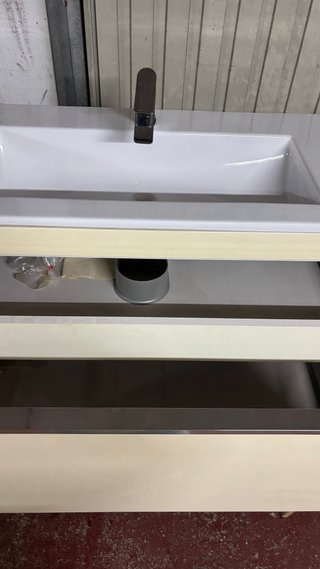 Mueble de baño suspendido con espejo