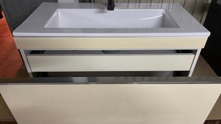 Mueble de baño suspendido con espejo
