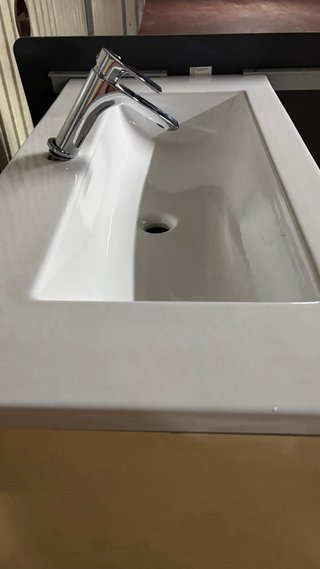 Mueble de baño suspendido con espejo