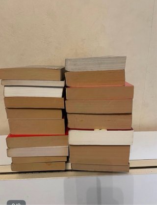 LOTES    6 LIBROS = 15 €   Hay 54 libros variados.