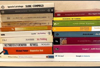 LOTES    6 LIBROS = 15 €   Hay 54 libros variados.