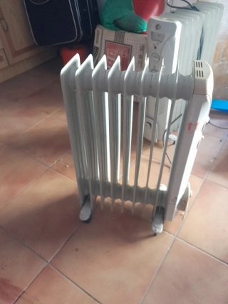 Radiador eléctrico beige y blanco